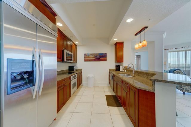 11 BAYMONT STREET 1109, Clearwater Beach, FL 33767