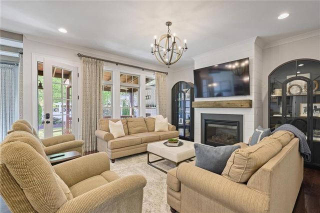 1025 Crossvine Road, Roswell, GA 30075