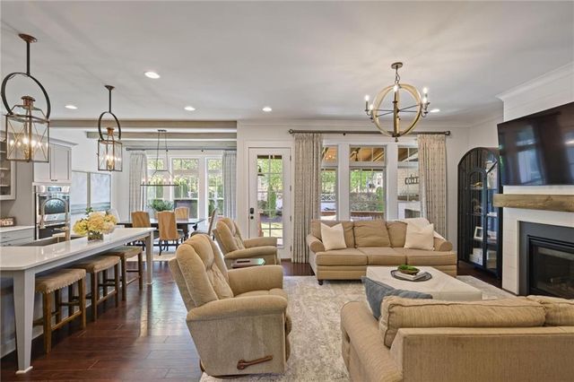 1025 Crossvine Road, Roswell, GA 30075