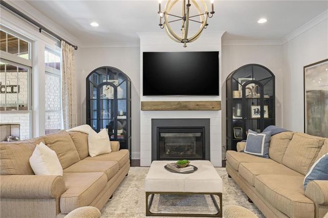 1025 Crossvine Road, Roswell, GA 30075