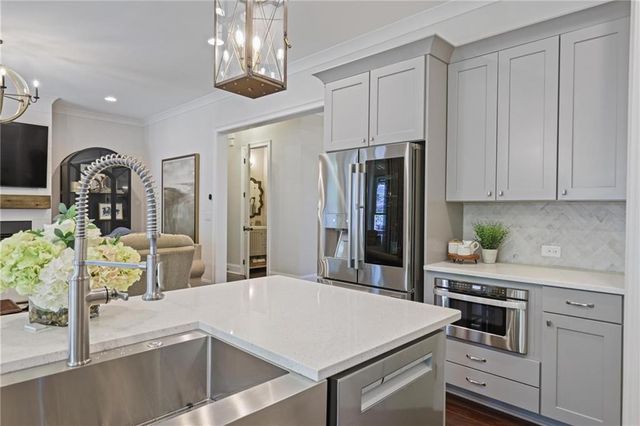 1025 Crossvine Road, Roswell, GA 30075