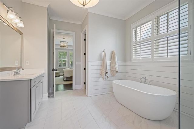 1025 Crossvine Road, Roswell, GA 30075