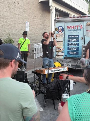 1025 Crossvine Road, Roswell, GA 30075