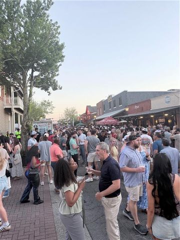 1025 Crossvine Road, Roswell, GA 30075