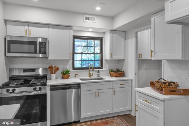 379 VALLEYBROOK DR, Lancaster, PA 17601