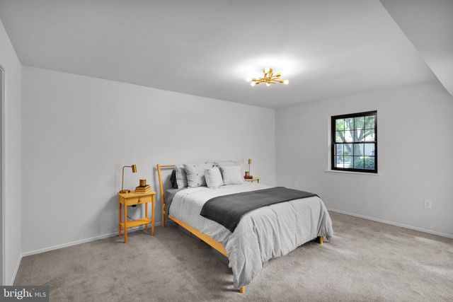 379 VALLEYBROOK DR, Lancaster, PA 17601