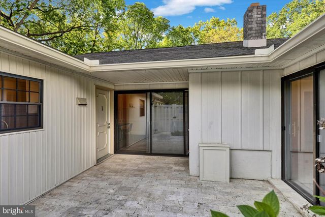 379 VALLEYBROOK DR, Lancaster, PA 17601