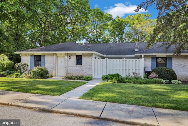 379 VALLEYBROOK DR, Lancaster, PA 17601