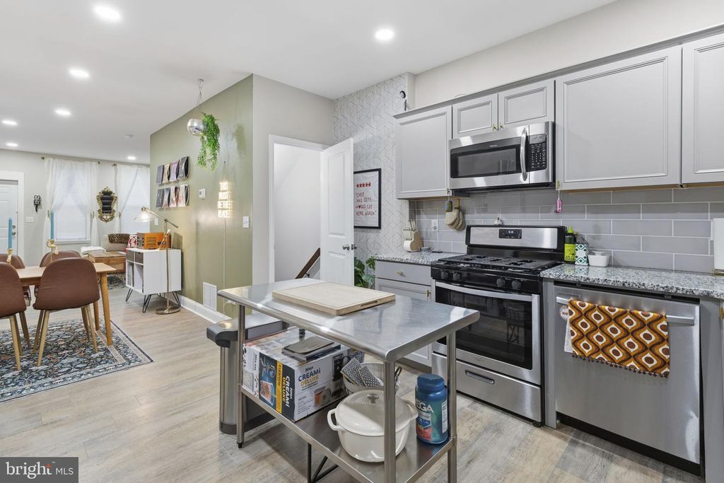 2702 MILES AVE, Baltimore, MD 21211