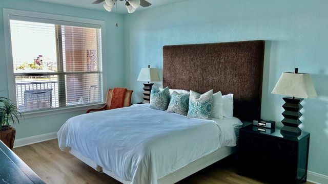 98 Island DR 33, Horseshoe Bay, TX 78657