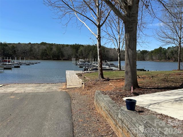 101 Dogwood Circle, New London, NC 28127