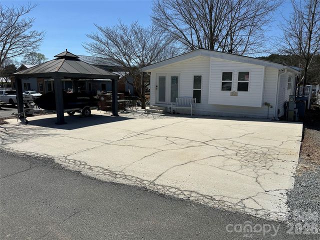 101 Dogwood Circle, New London, NC 28127