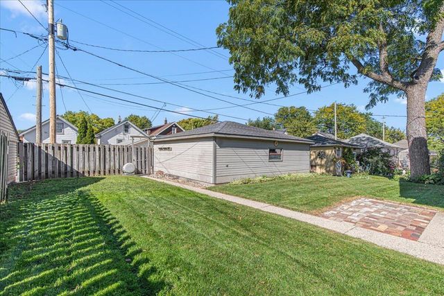 1627 S 56th STREET, West Allis, WI 53214