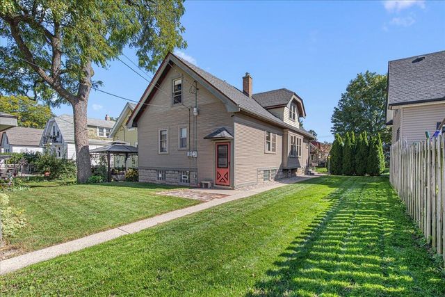 1627 S 56th STREET, West Allis, WI 53214