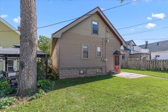 1627 S 56th STREET, West Allis, WI 53214
