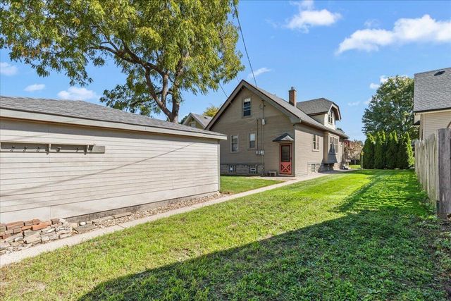 1627 S 56th STREET, West Allis, WI 53214