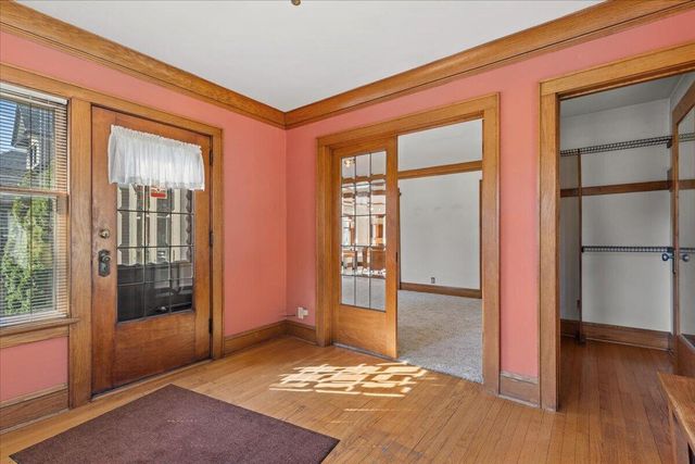 1627 S 56th STREET, West Allis, WI 53214