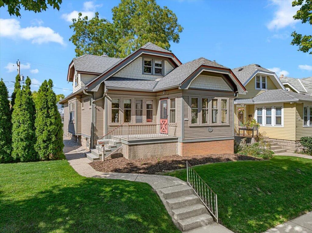 1627 S 56th STREET, West Allis, WI 53214
