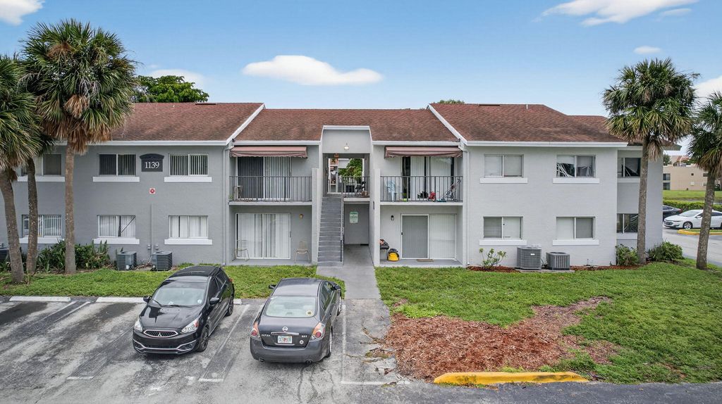 1139 Lake Terry Drive M, West Palm Beach, FL 33411