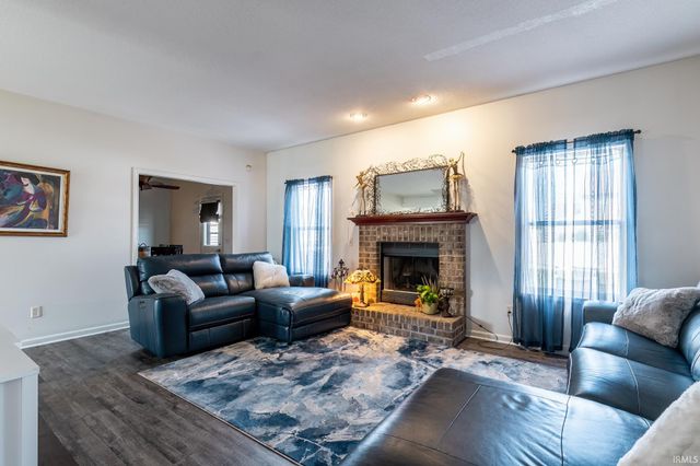 4337 Silver Birch Cove, New Haven, IN 47446