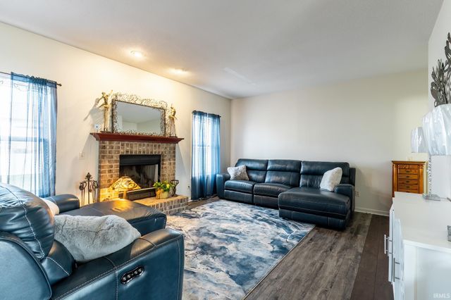 4337 Silver Birch Cove, New Haven, IN 47446
