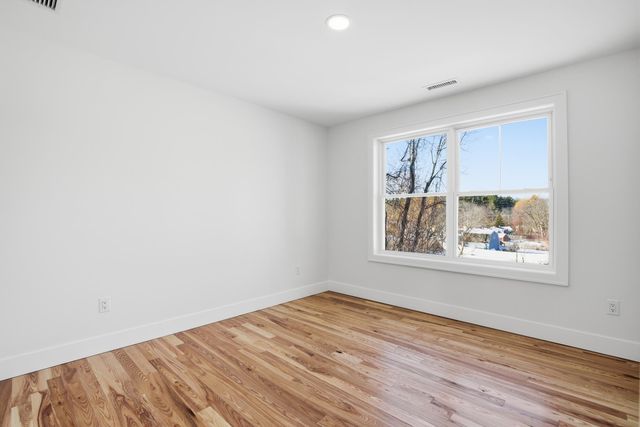 25 Carroll Street, Exeter, NH 03833