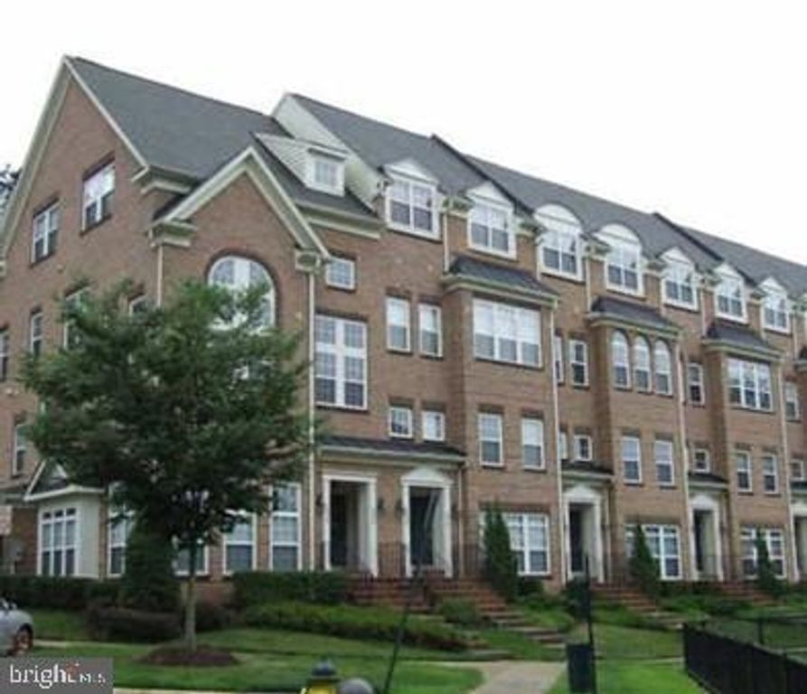 9826 PICKENS PL, Manassas Park, VA 20111