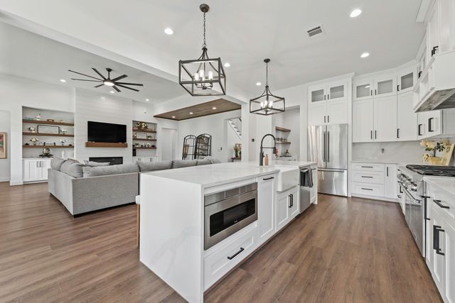 135 Bentwater Bay Drive, Montgomery, TX 77356