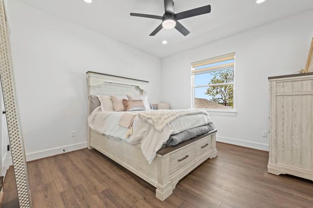 135 Bentwater Bay Drive, Montgomery, TX 77356