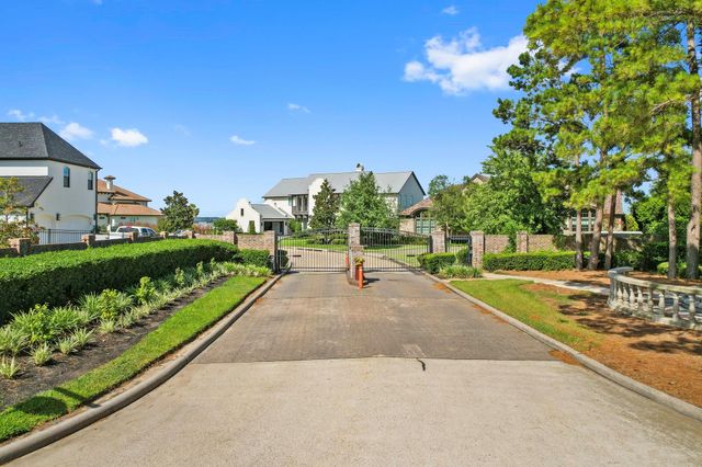 135 Bentwater Bay Drive, Montgomery, TX 77356