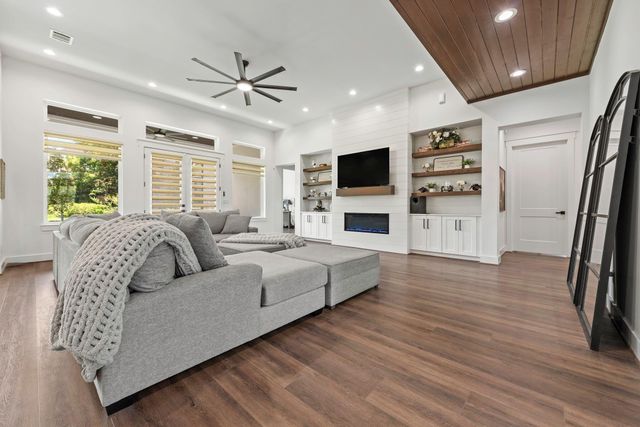 135 Bentwater Bay Drive, Montgomery, TX 77356