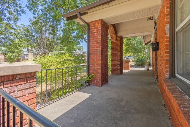 3326 Burlingdell Avenue, Dallas, TX 75211