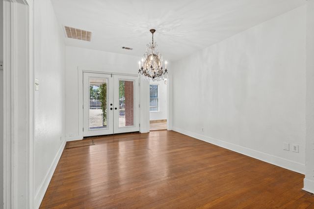 3326 Burlingdell Avenue, Dallas, TX 75211