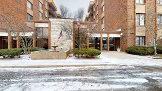 9560 Gross Point Road 404B, Skokie, IL 60076