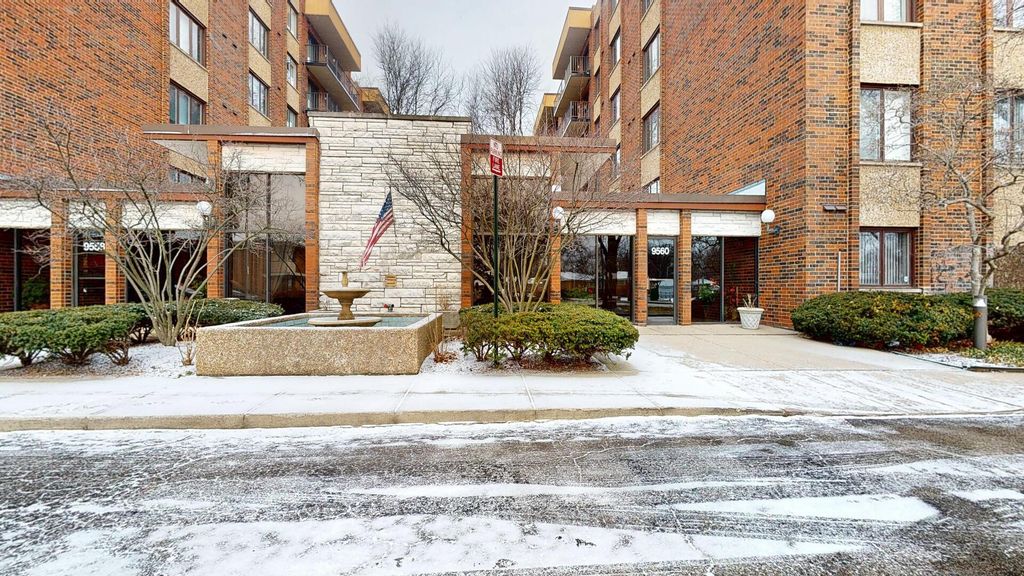9560 Gross Point Road 404B, Skokie, IL 60076