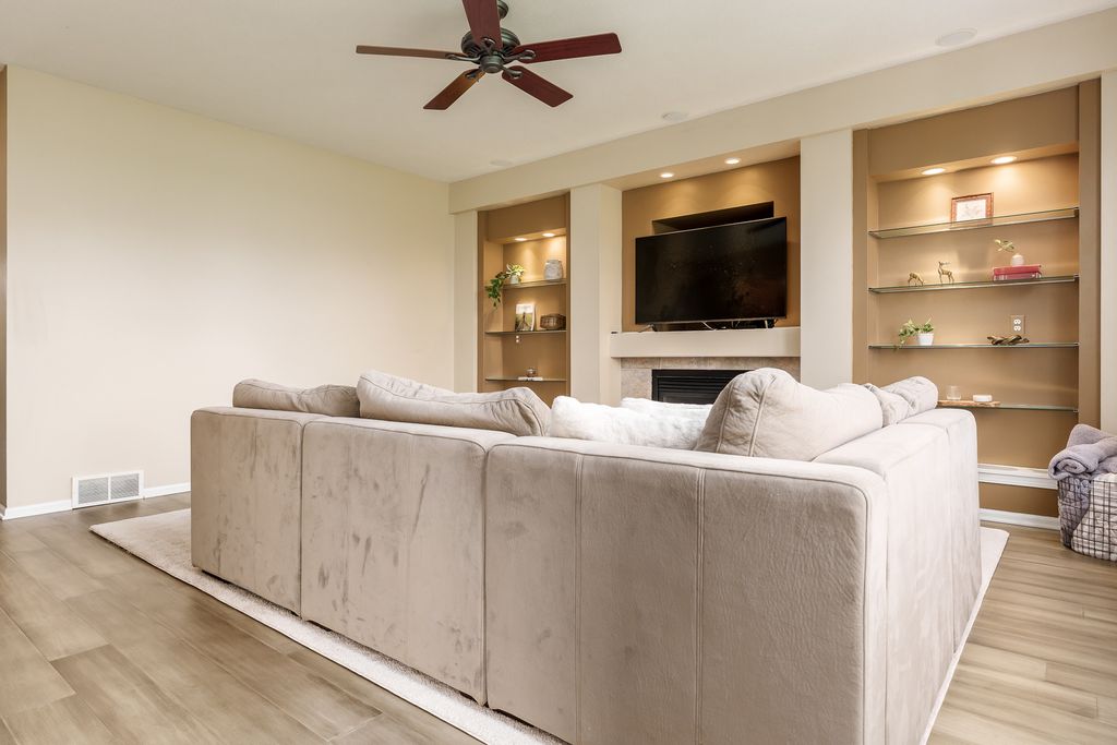 Image 27 of property listing at 486 Trent Lane, Loves Park, IL 61111