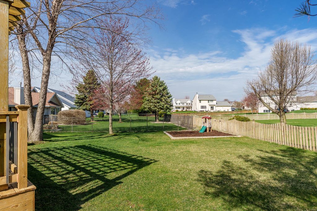 Image 4 of property listing at 486 Trent Lane, Loves Park, IL 61111