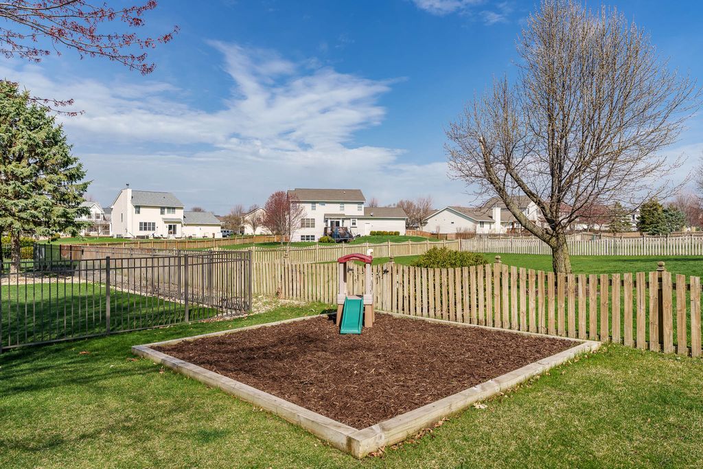 Image 5 of property listing at 486 Trent Lane, Loves Park, IL 61111