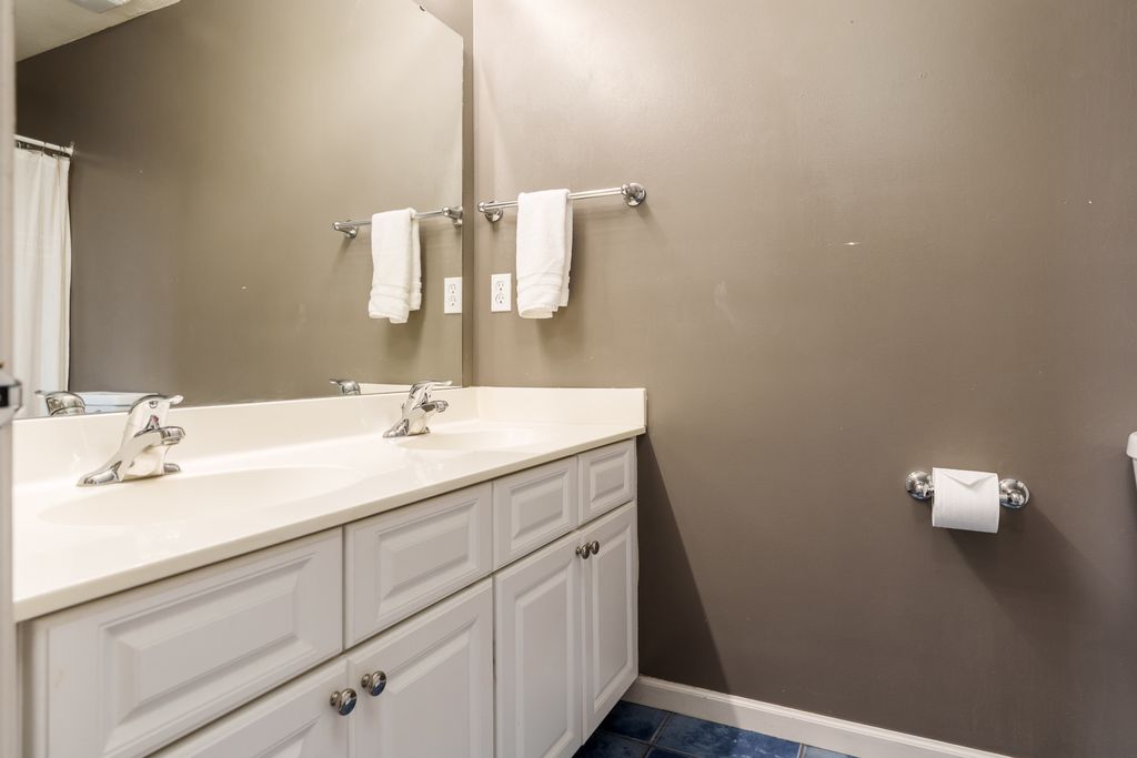 Image 42 of property listing at 486 Trent Lane, Loves Park, IL 61111