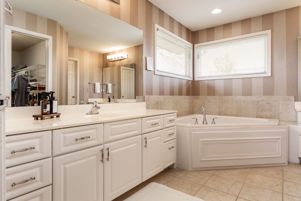 Image 48 of property listing at 486 Trent Lane, Loves Park, IL 61111