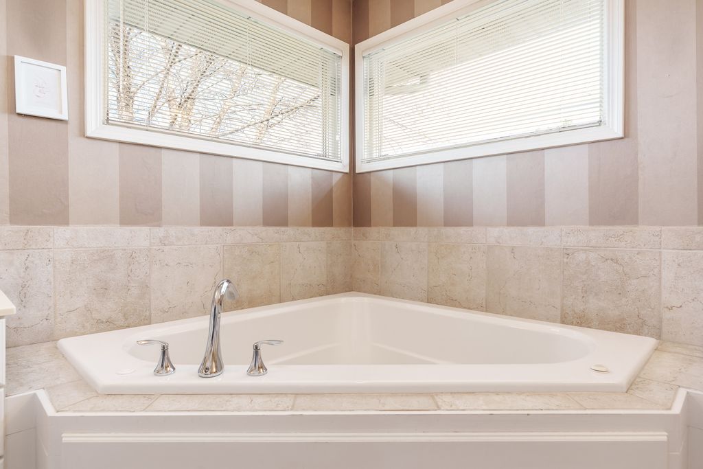 Image 50 of property listing at 486 Trent Lane, Loves Park, IL 61111