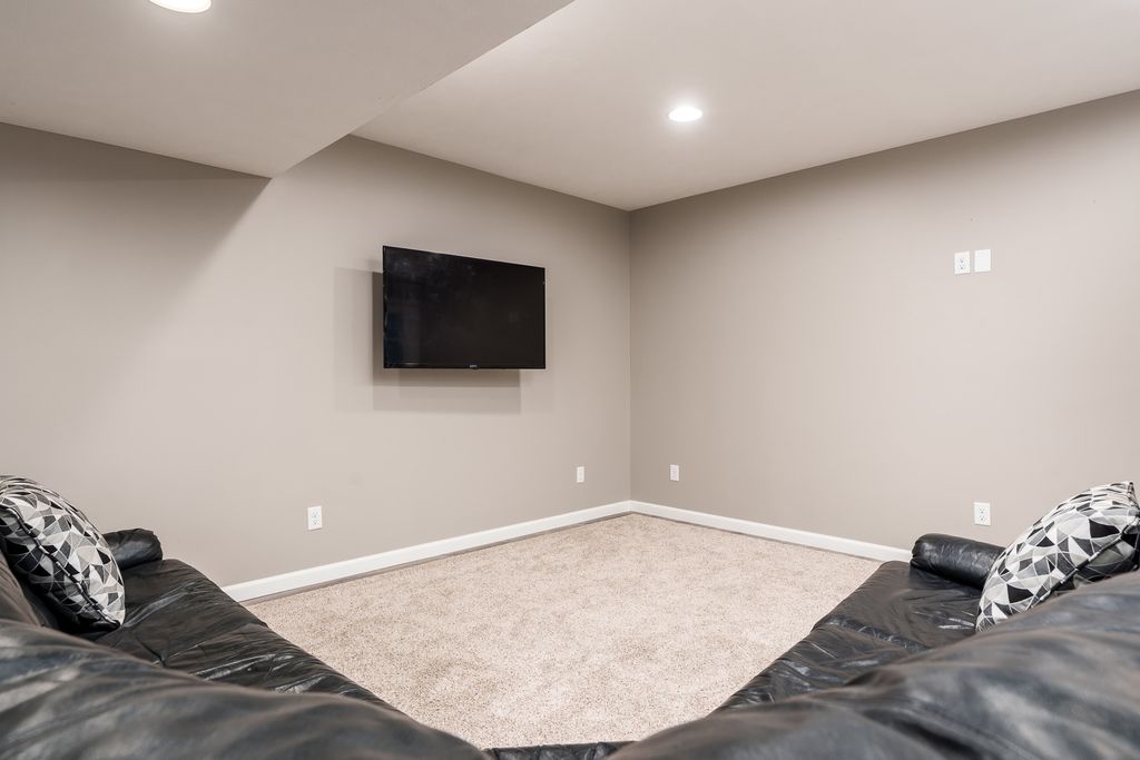 Image 60 of property listing at 486 Trent Lane, Loves Park, IL 61111