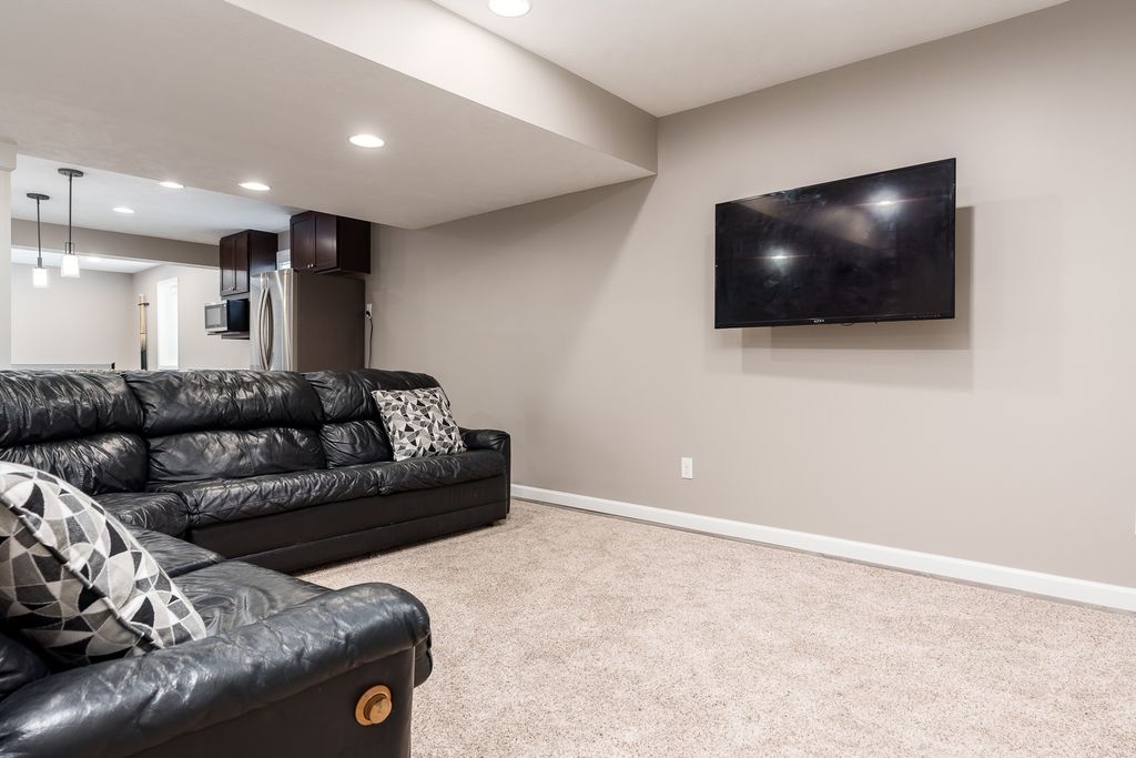 Image 61 of property listing at 486 Trent Lane, Loves Park, IL 61111