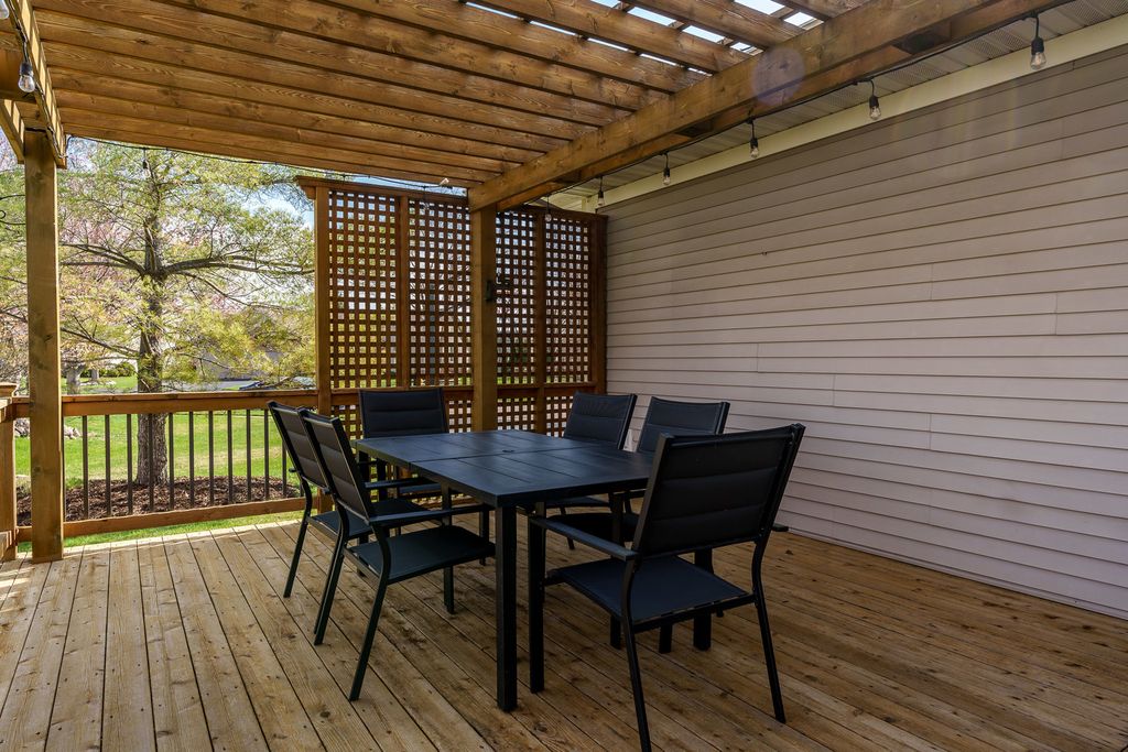 Image 8 of property listing at 486 Trent Lane, Loves Park, IL 61111