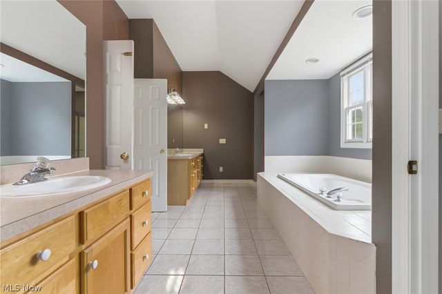 11678 Dunham Road, Sagamore Hills, OH 44067