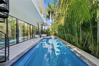 301 190th St, Sunny Isles Beach, FL 33160