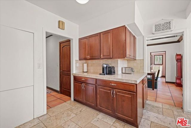 6119 Del Valle Drive, Los Angeles, CA 90048