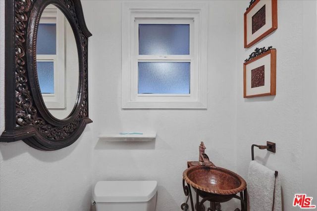 6119 Del Valle Drive, Los Angeles, CA 90048