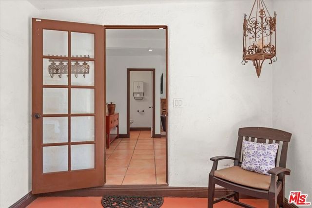 6119 Del Valle Drive, Los Angeles, CA 90048