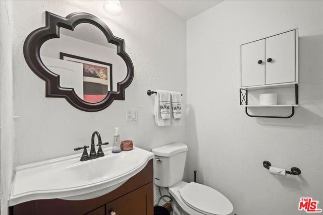 6119 Del Valle Drive, Los Angeles, CA 90048